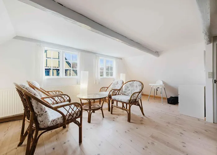 Villa Historic Townhouse In The Heart Of Ærøskøbing