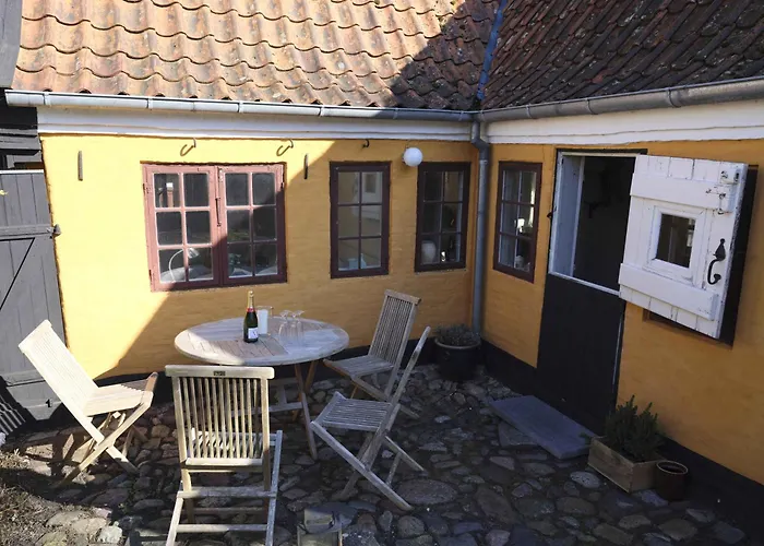 Villa Historic Townhouse In The Heart Of Aeroskobing