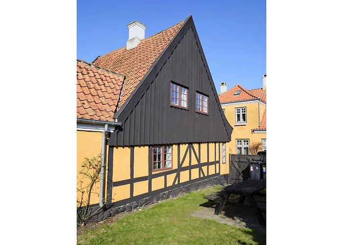 Historic Townhouse In The Heart Of Villa Aeroskobing